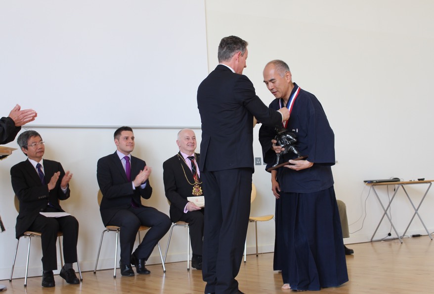 Kazuo Yamazaki presented with medal by Lord Charles Bruce